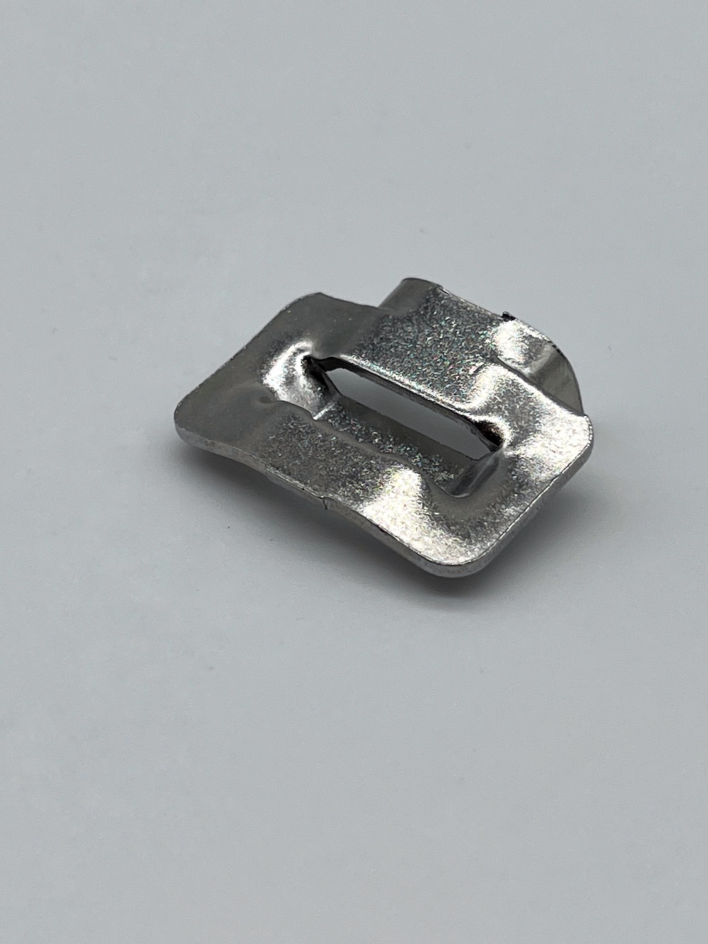 Pomocná upínacia spona