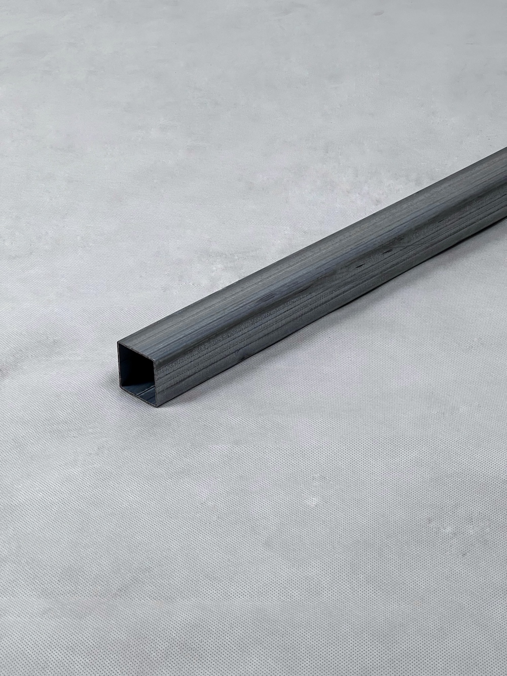 Jakl 40x40x2mm bez polepu, dĺžka 1,5m